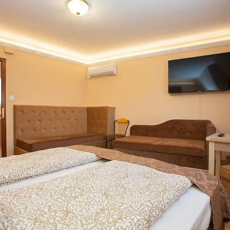 ベッド・アンド・ブレックファスト Kis Panzio*** ハイデゥソボスロー